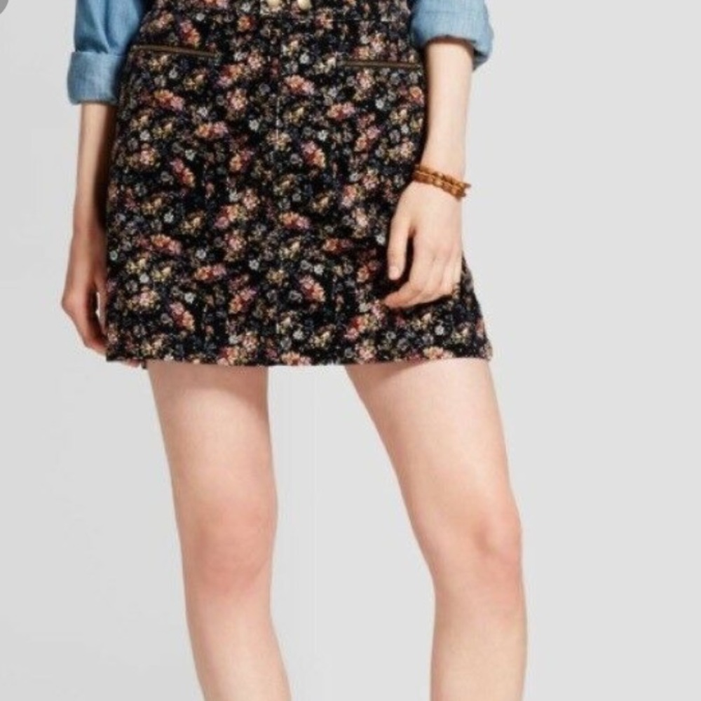 Floral Mini Skirt with Zippers 🌸